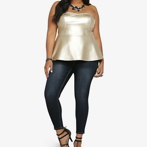 💋Torrid - FAUX LEATHER STRAPLESS TOP✈️🛍